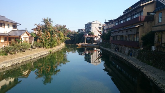 ���̐�֗U������N���[���Ńg���b�N��